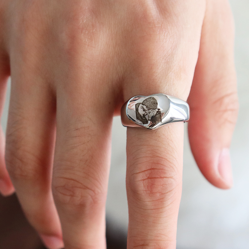 Immagine incisa personalizzata - Initial Ring Custom recensione e prezzo